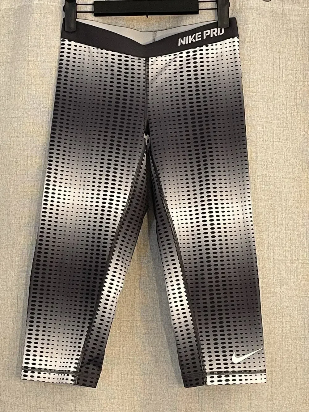 NIKE PRO Size S Womens Gray Mid Rise Stretch Pull On Athletic Crop Leggings 586